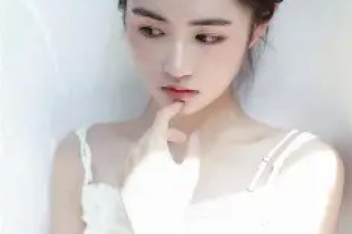 性感K-Pop明星BIBI爆料：曾有男星在私信中向她示爱